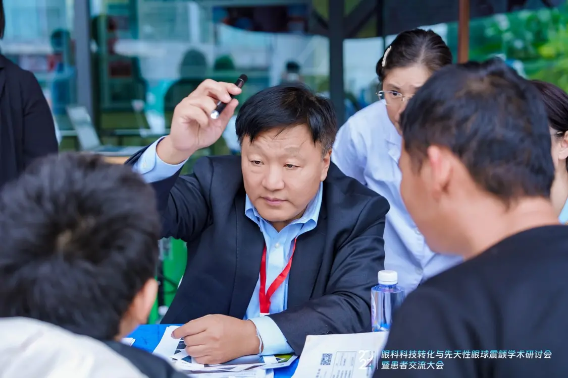 （王乐今教授义诊现场）
