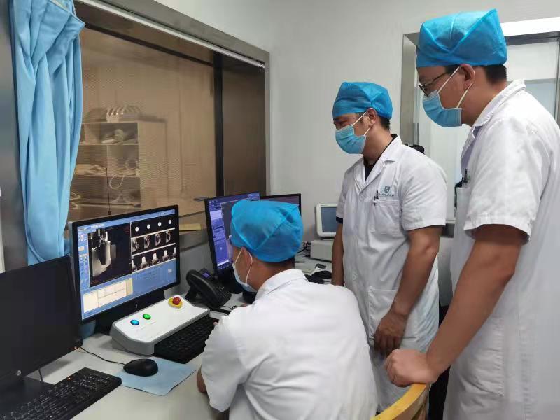 为患者开展磁波刀治疗术前准备